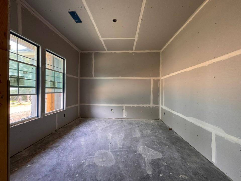 121 Oak Grove Way, Springtown, TX 76082