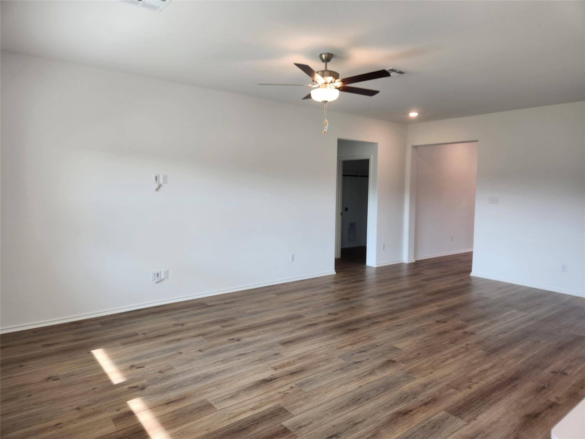 302 Sebring CIR, Hutto, TX 78634