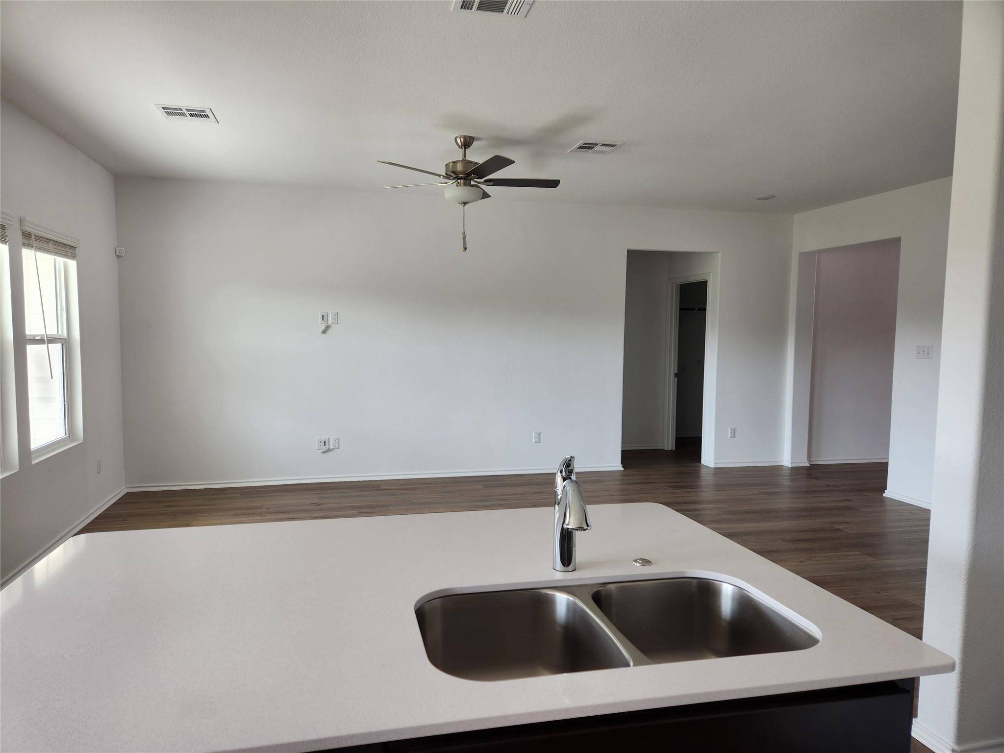 302 Sebring CIR, Hutto, TX 78634