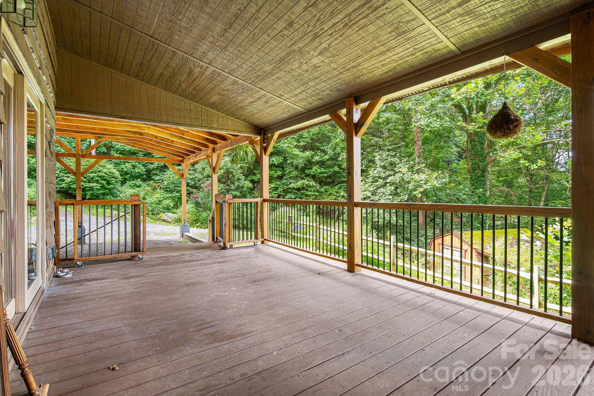 125 Hyacinth DR, Clyde, NC 28721