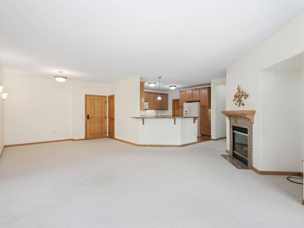 5225 Grandview SQ #210, Edina, MN 55436