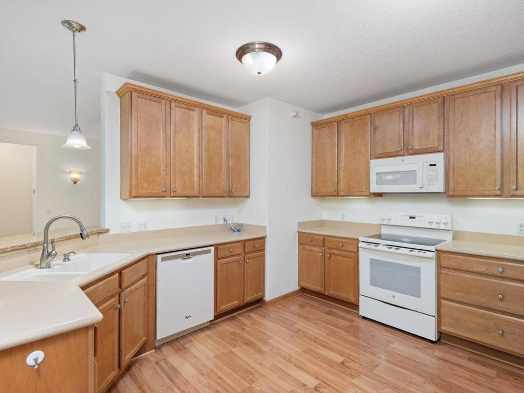 5225 Grandview SQ #210, Edina, MN 55436