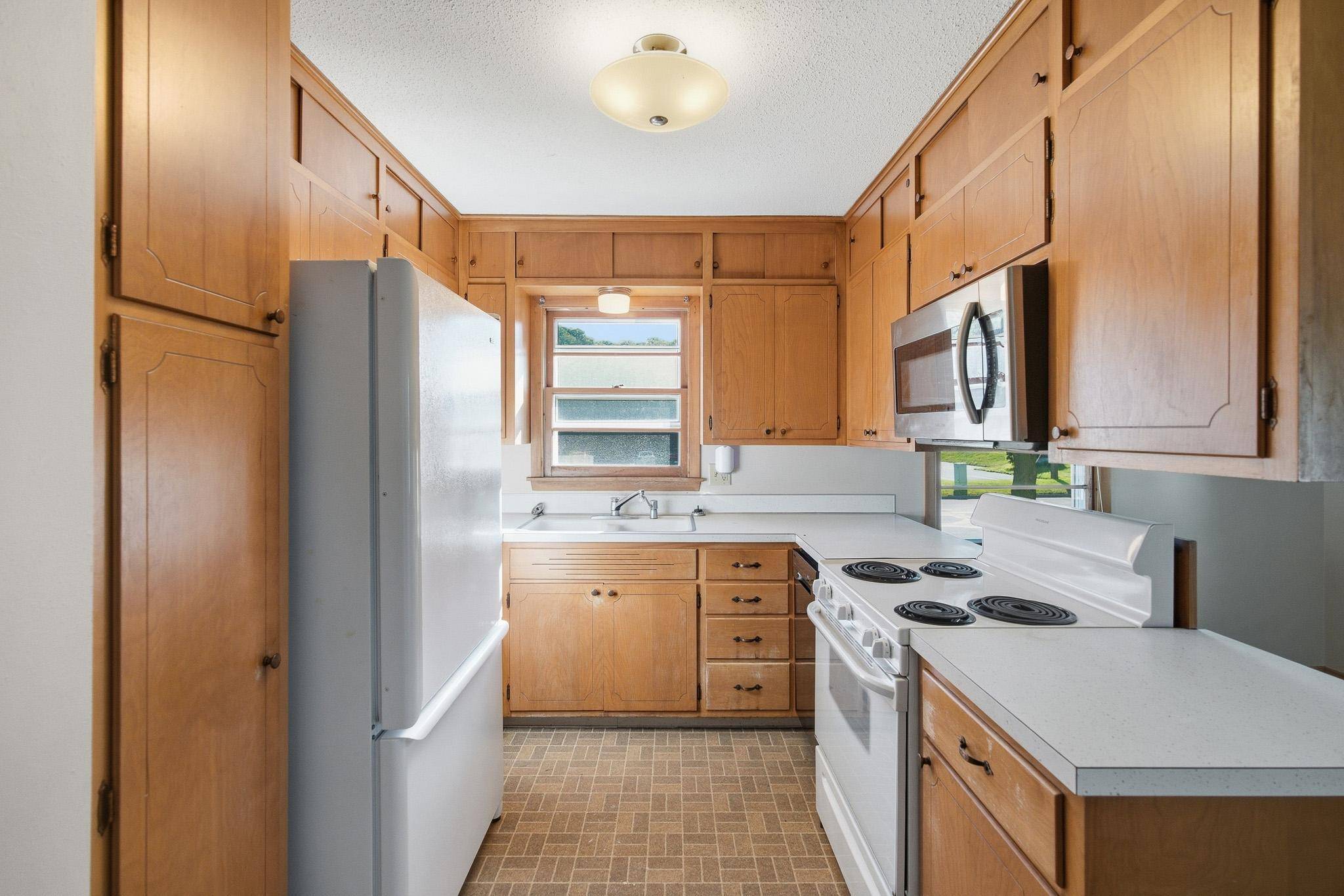 611 James Ave, Mankato, MN 56001