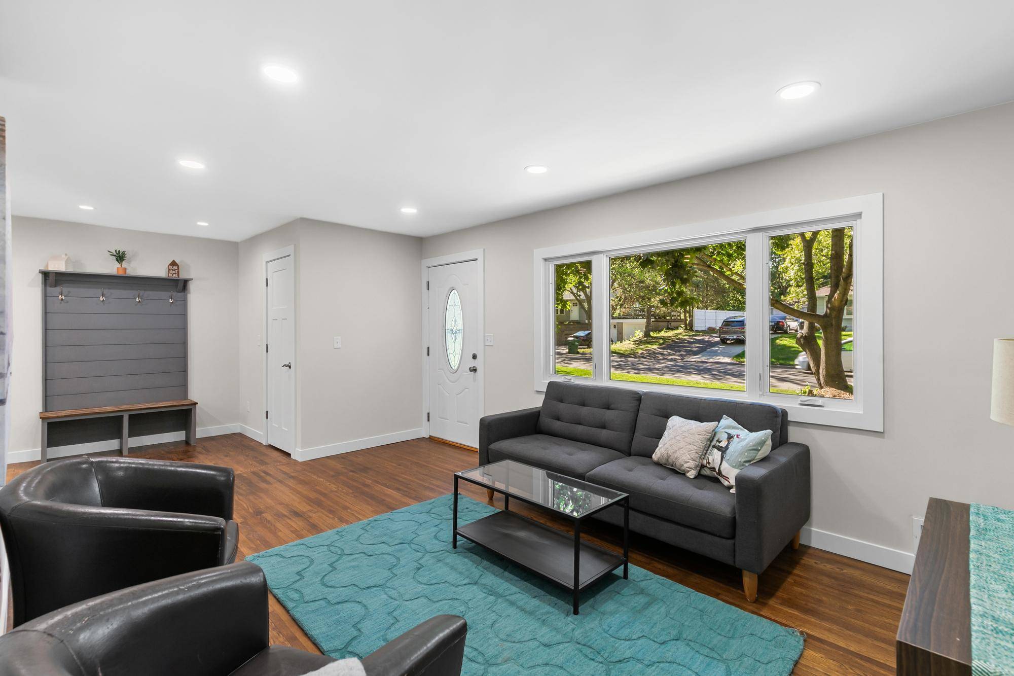 2566 Beacon ST, Roseville, MN 55113