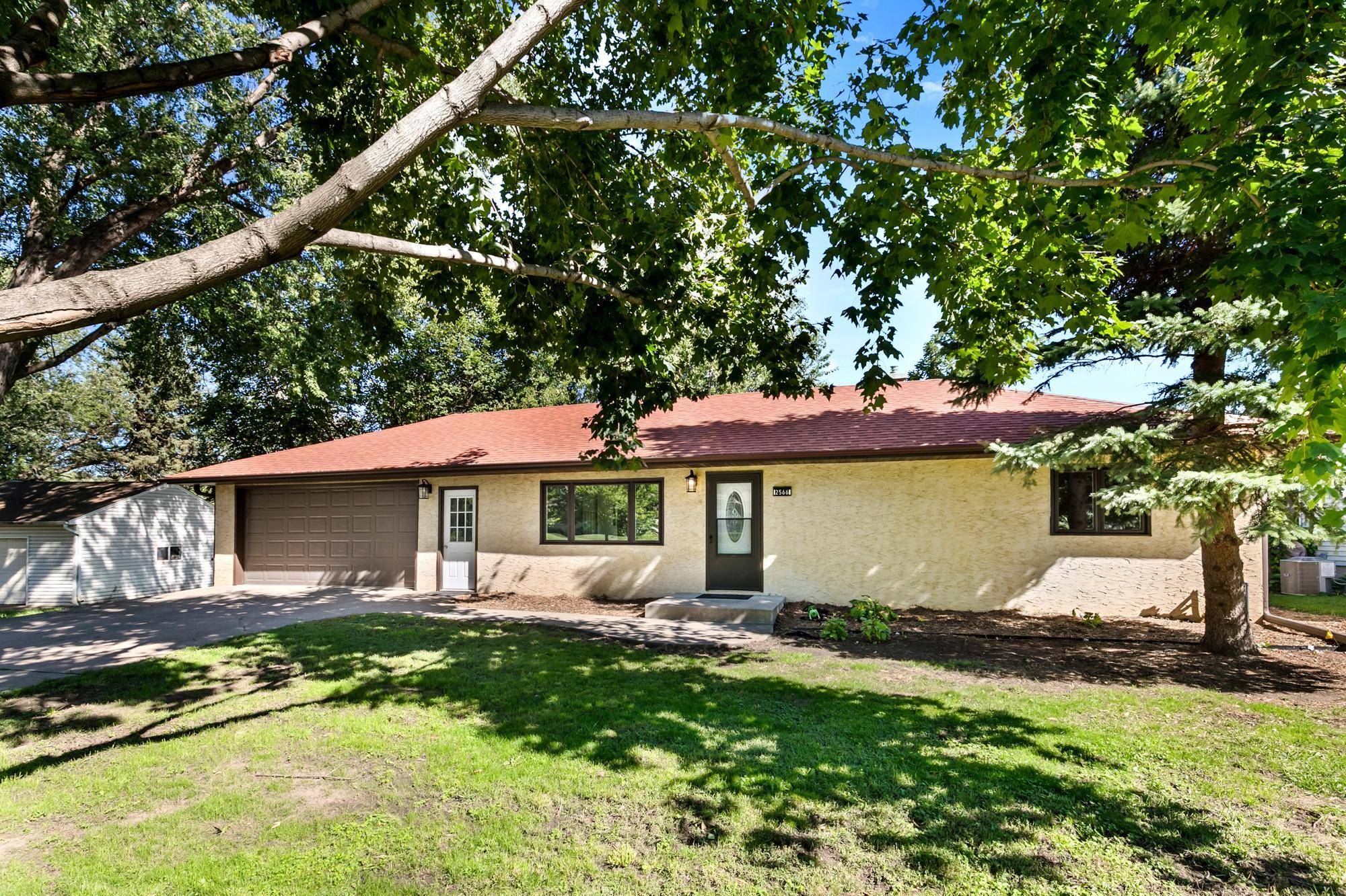 2566 Beacon ST, Roseville, MN 55113