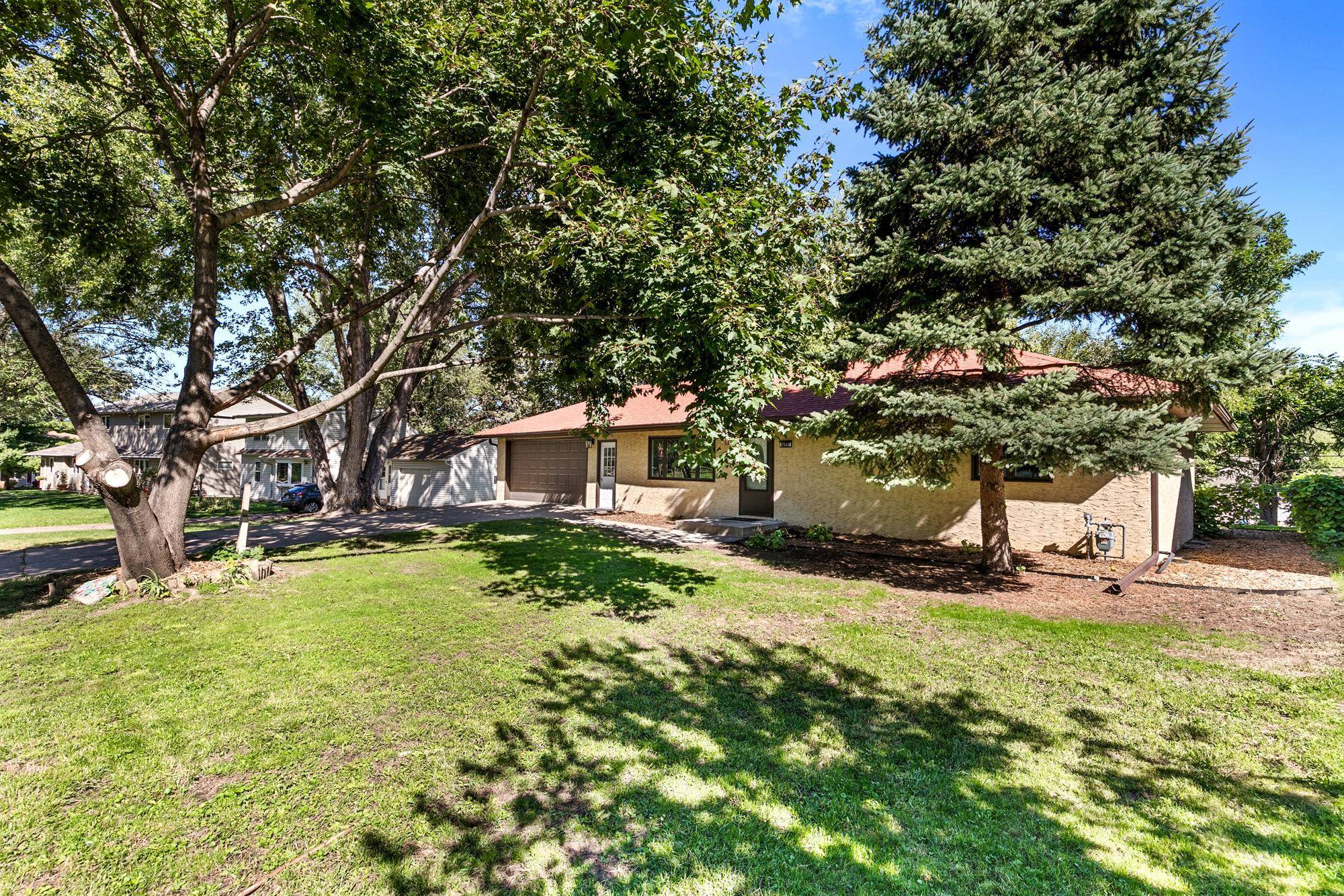 2566 Beacon ST, Roseville, MN 55113
