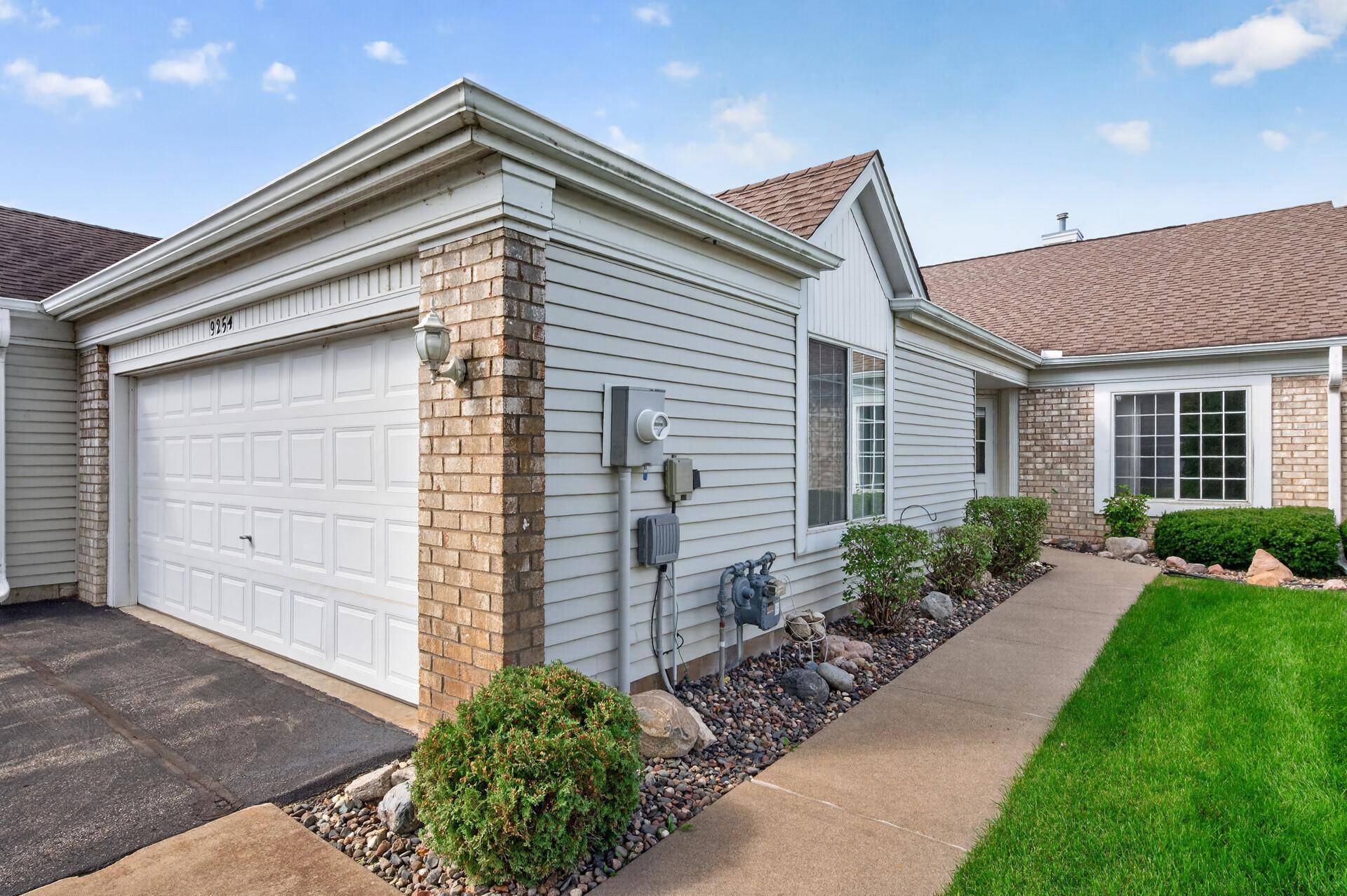9254 Prairieview TRL N, Champlin, MN 55316