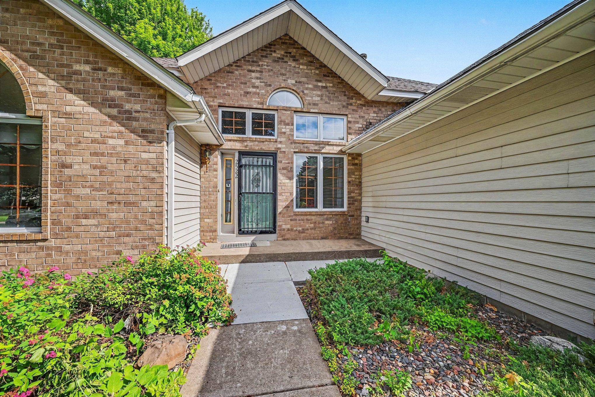2522 Windsor LN, Woodbury, MN 55125
