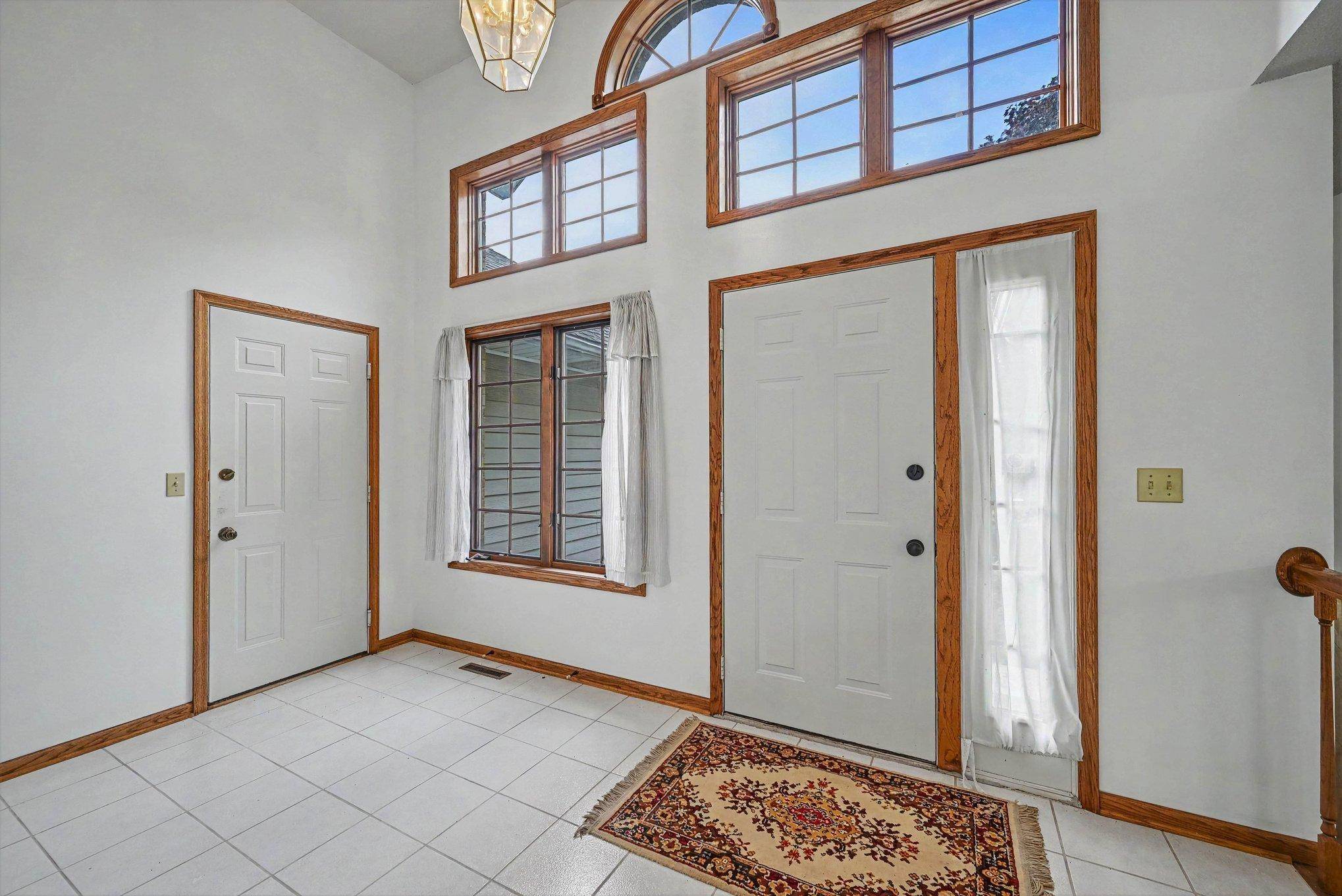 2522 Windsor LN, Woodbury, MN 55125