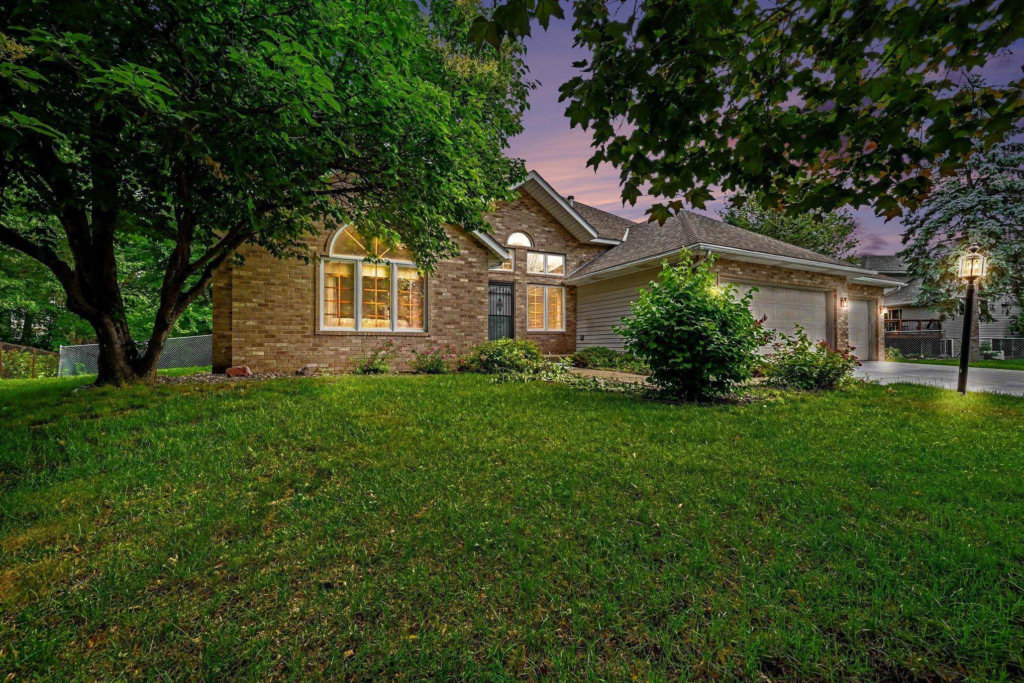 2522 Windsor LN, Woodbury, MN 55125