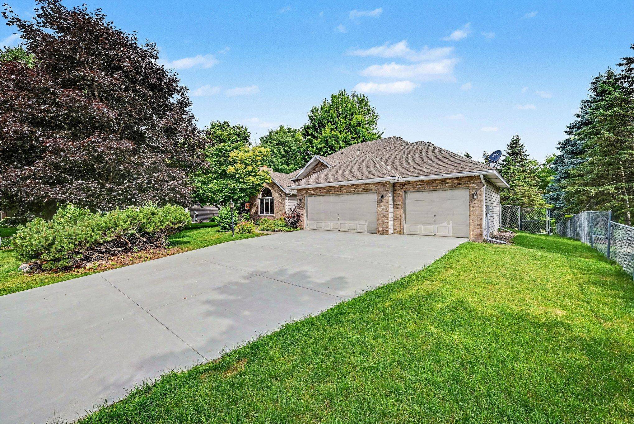 2522 Windsor LN, Woodbury, MN 55125