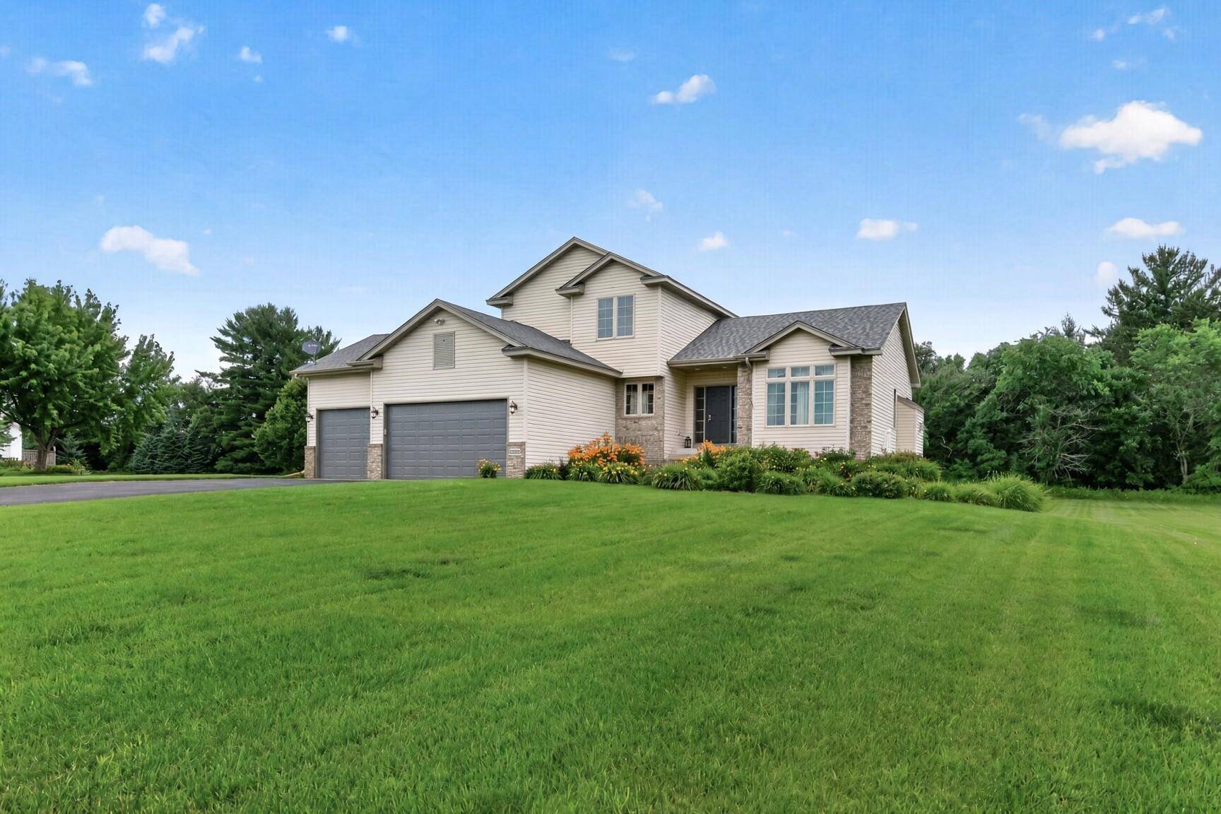 20365 Eidelweiss ST NW, Oak Grove, MN 55011
