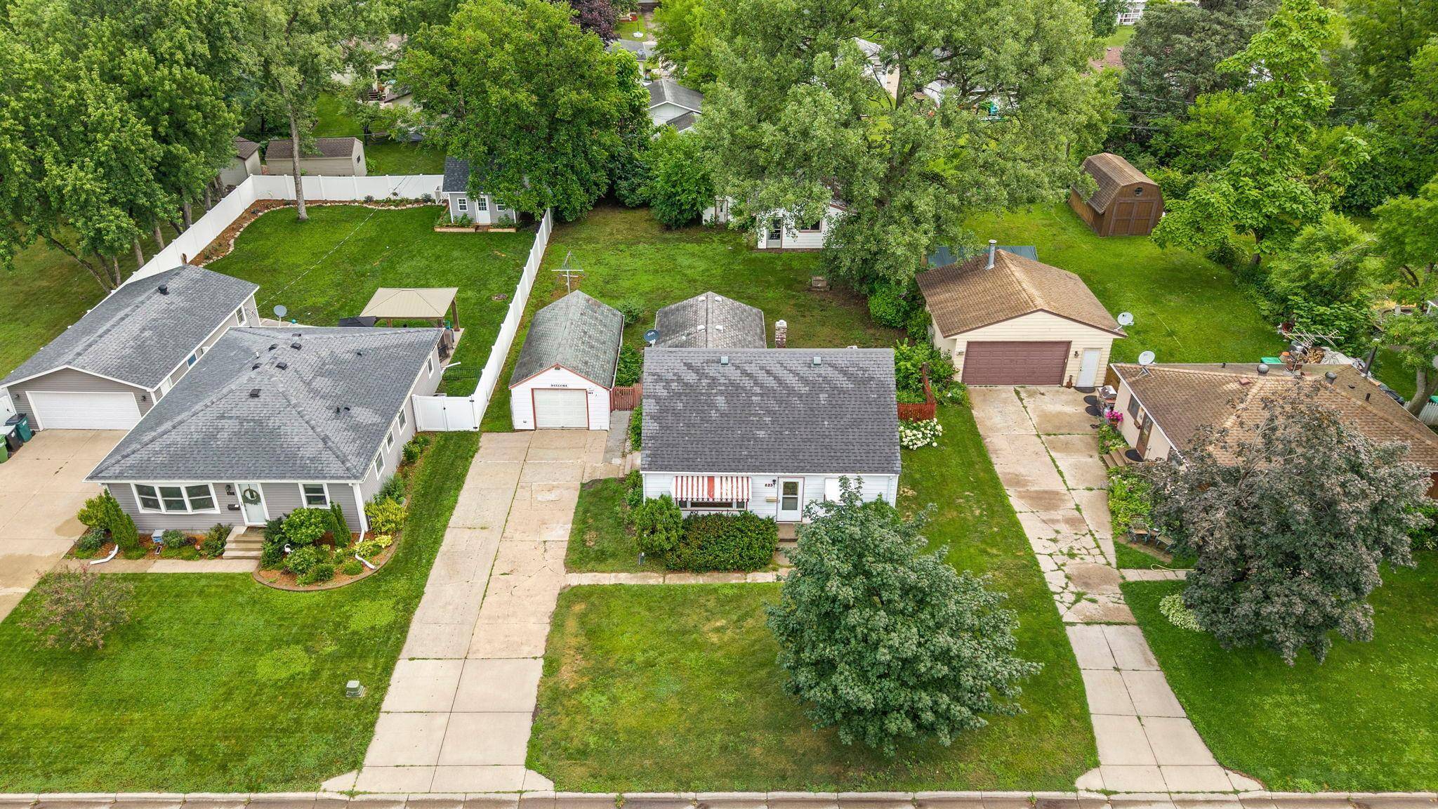 823 Oakwood DR, Anoka, MN 55303