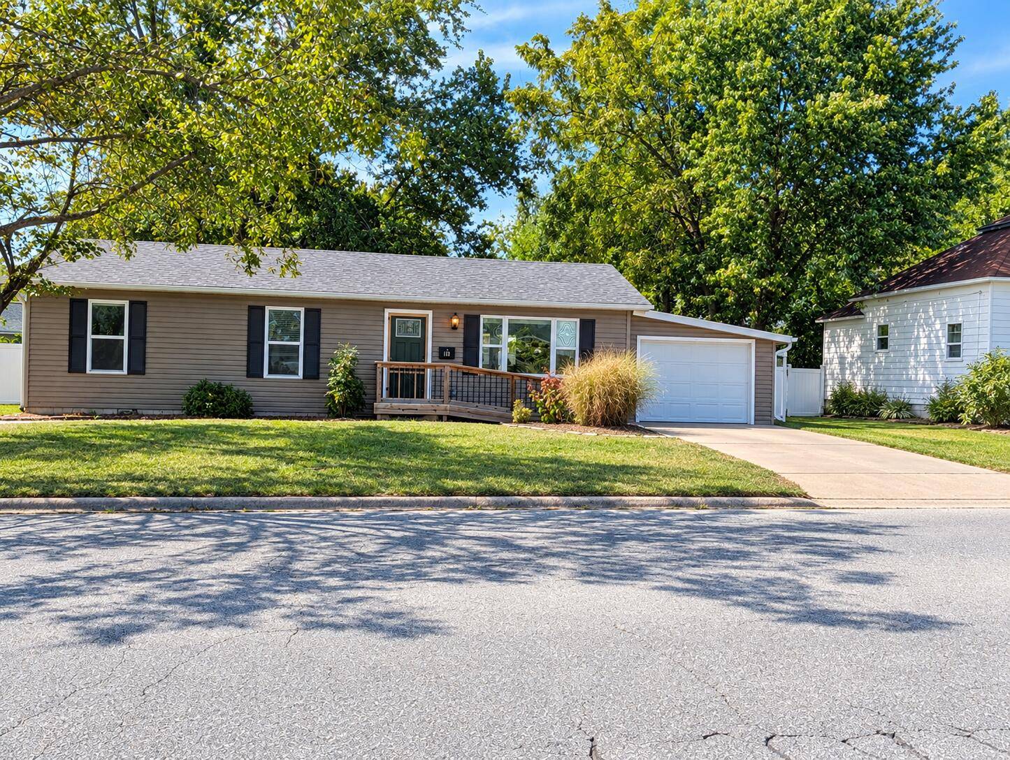 119 N Oakland AVE, Bolivar, MO 65613