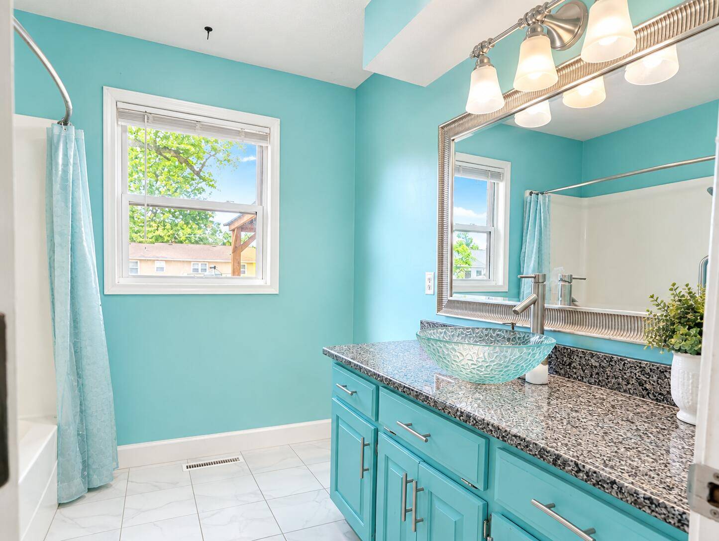119 N Oakland AVE, Bolivar, MO 65613