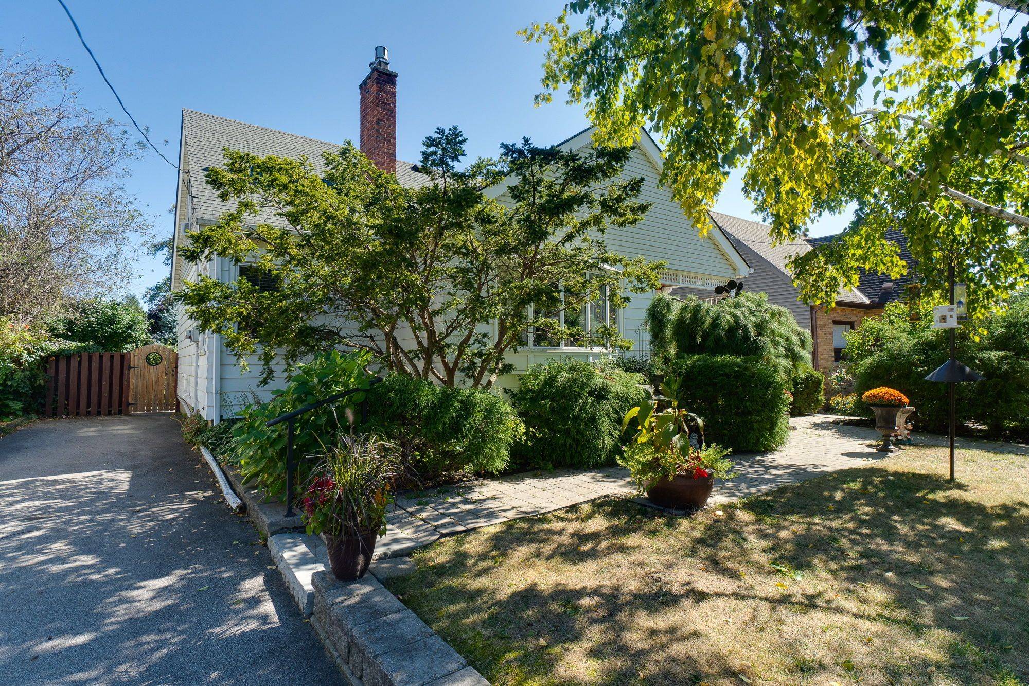 12 Don ST, Hamilton, ON L9H 4N9