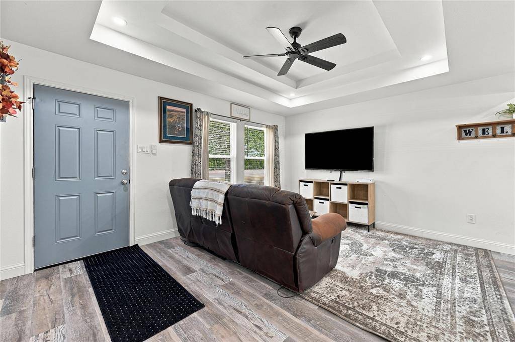 900 N Grand Avenue, Waxahachie, TX 75165