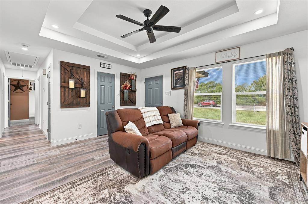 900 N Grand Avenue, Waxahachie, TX 75165