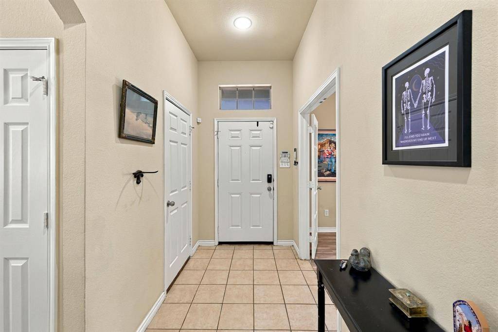 9208 Arlene Drive, White Settlement, TX 76108