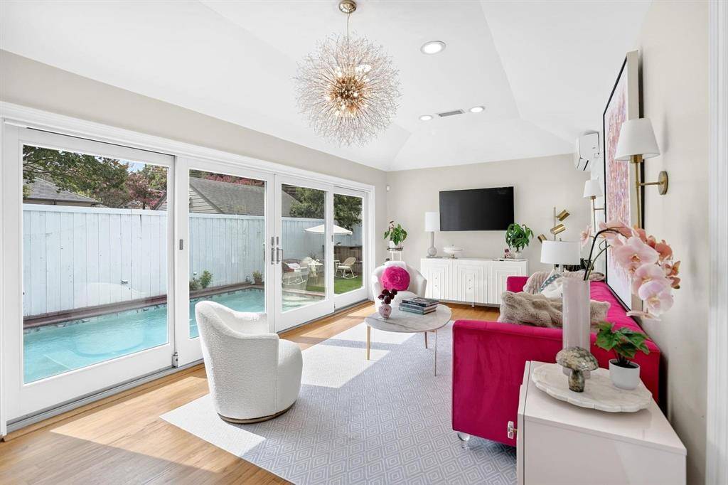 7015 Coronado Avenue, Dallas, TX 75214