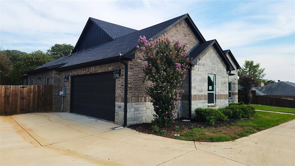 740 Arledge Street, Azle, TX 76020