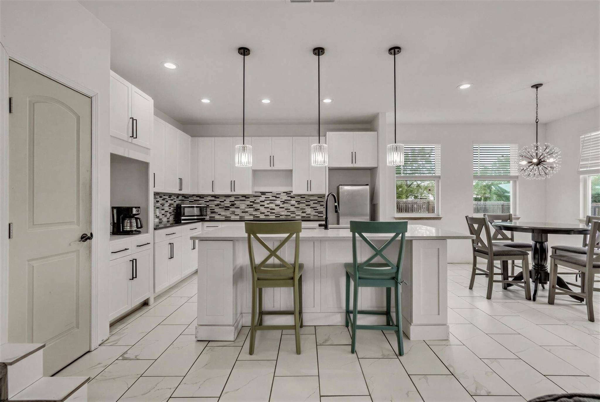199 McDonald LN W, Cedar Creek, TX 78612