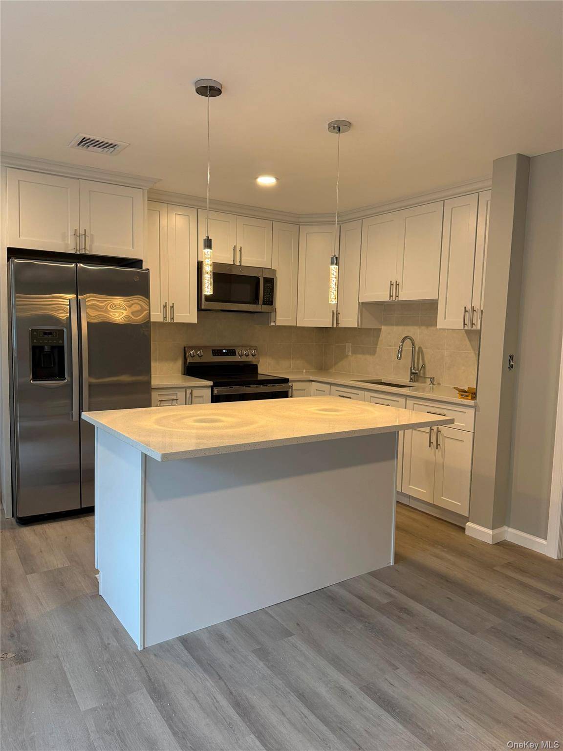 21 Astoria RD, Mastic Beach, NY 11951