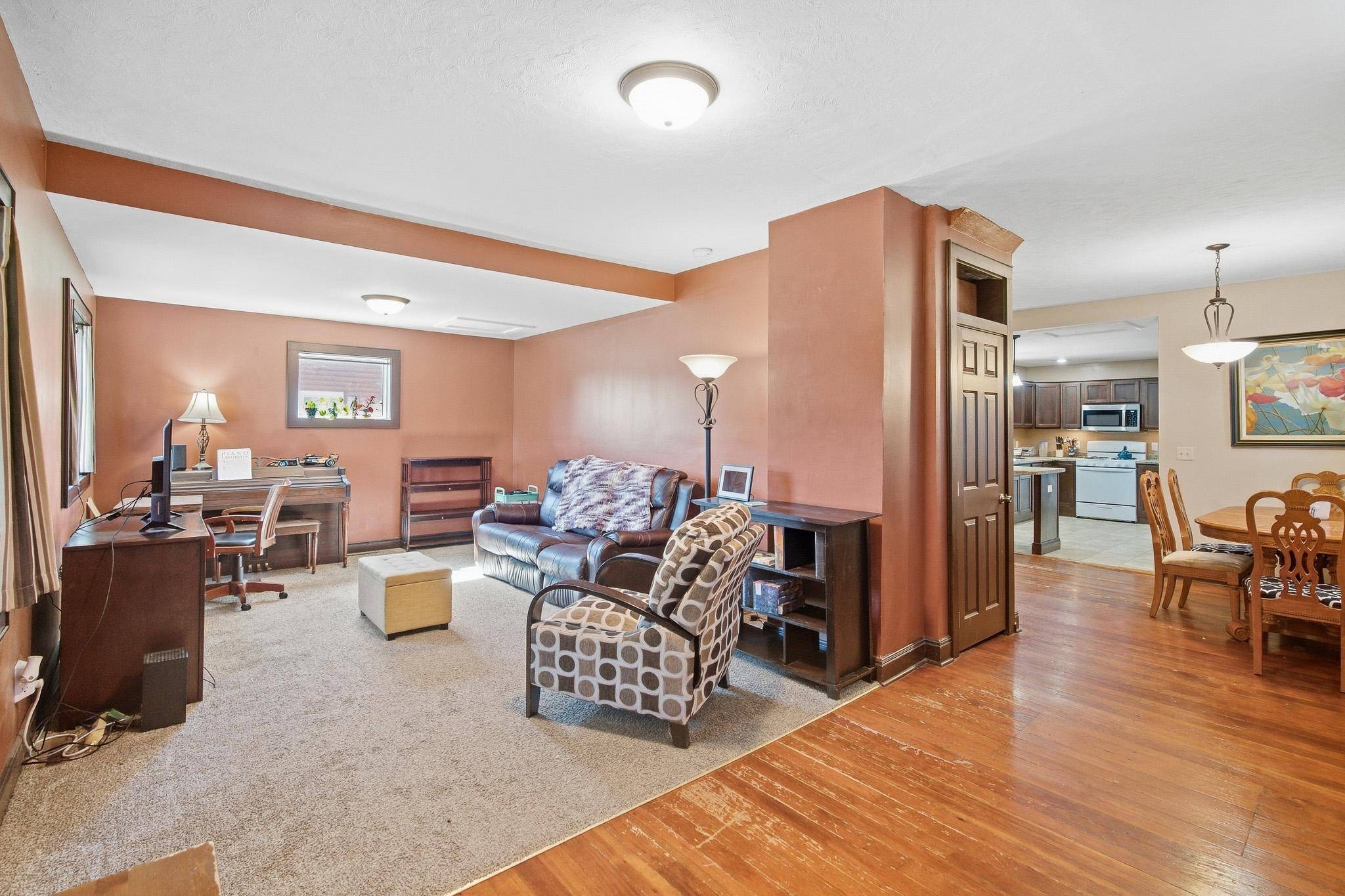 221 S Lincoln ST, Lake Crystal, MN 56055