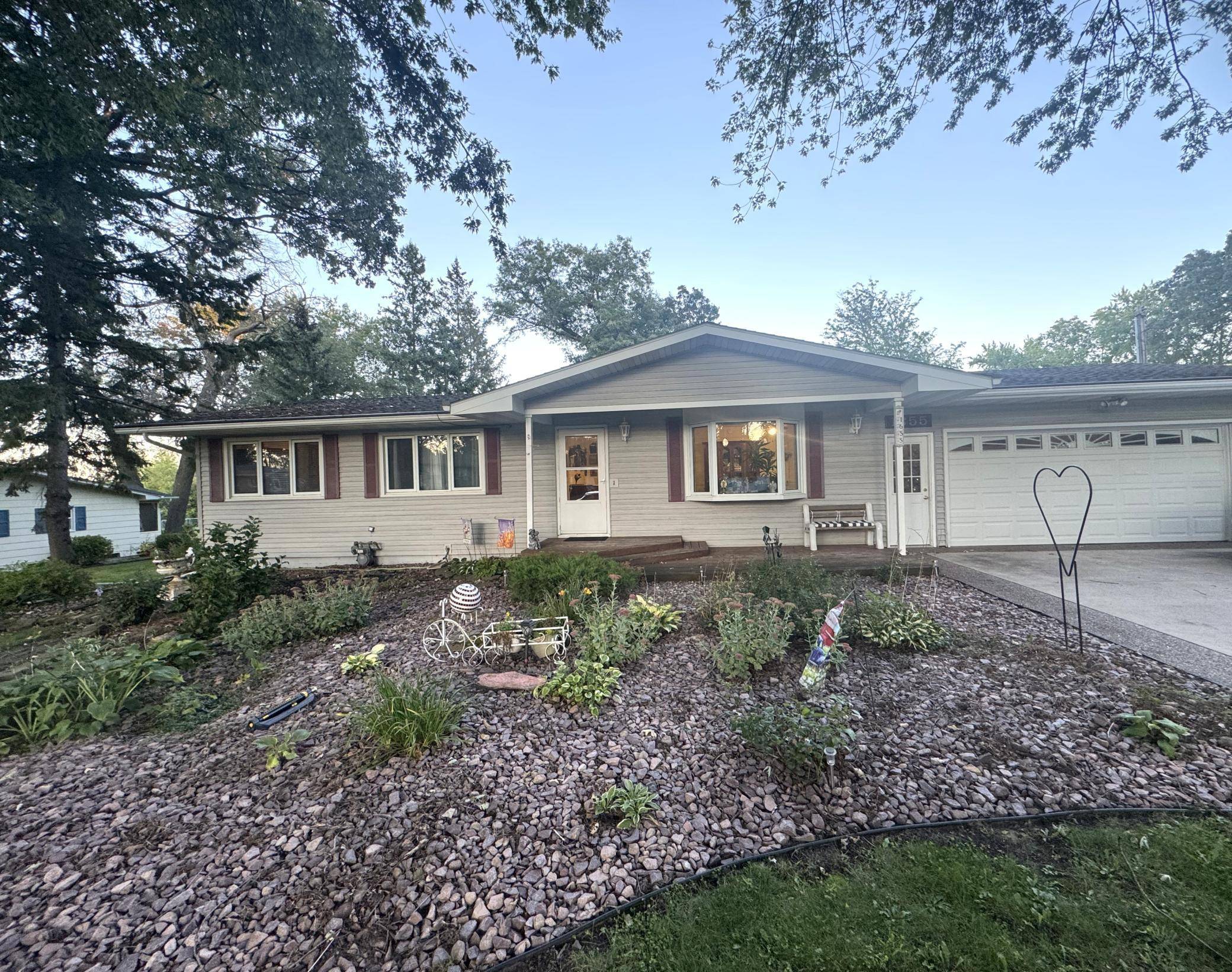1655 Woodcrest AVE, Owatonna, MN 55060