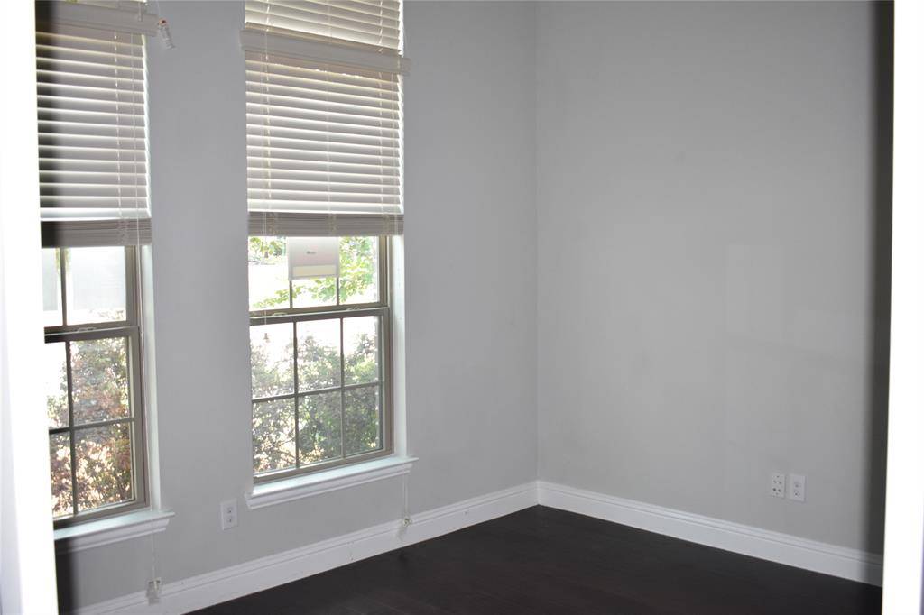 1009 Olivia Drive, Lewisville, TX 75067