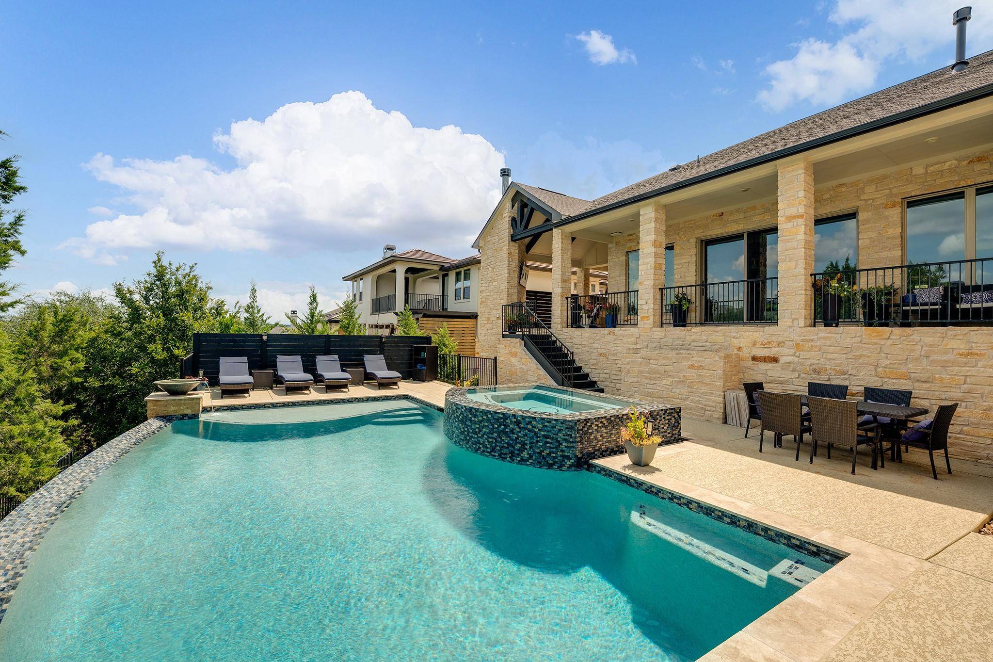 520 Woodside TER, Austin, TX 78738
