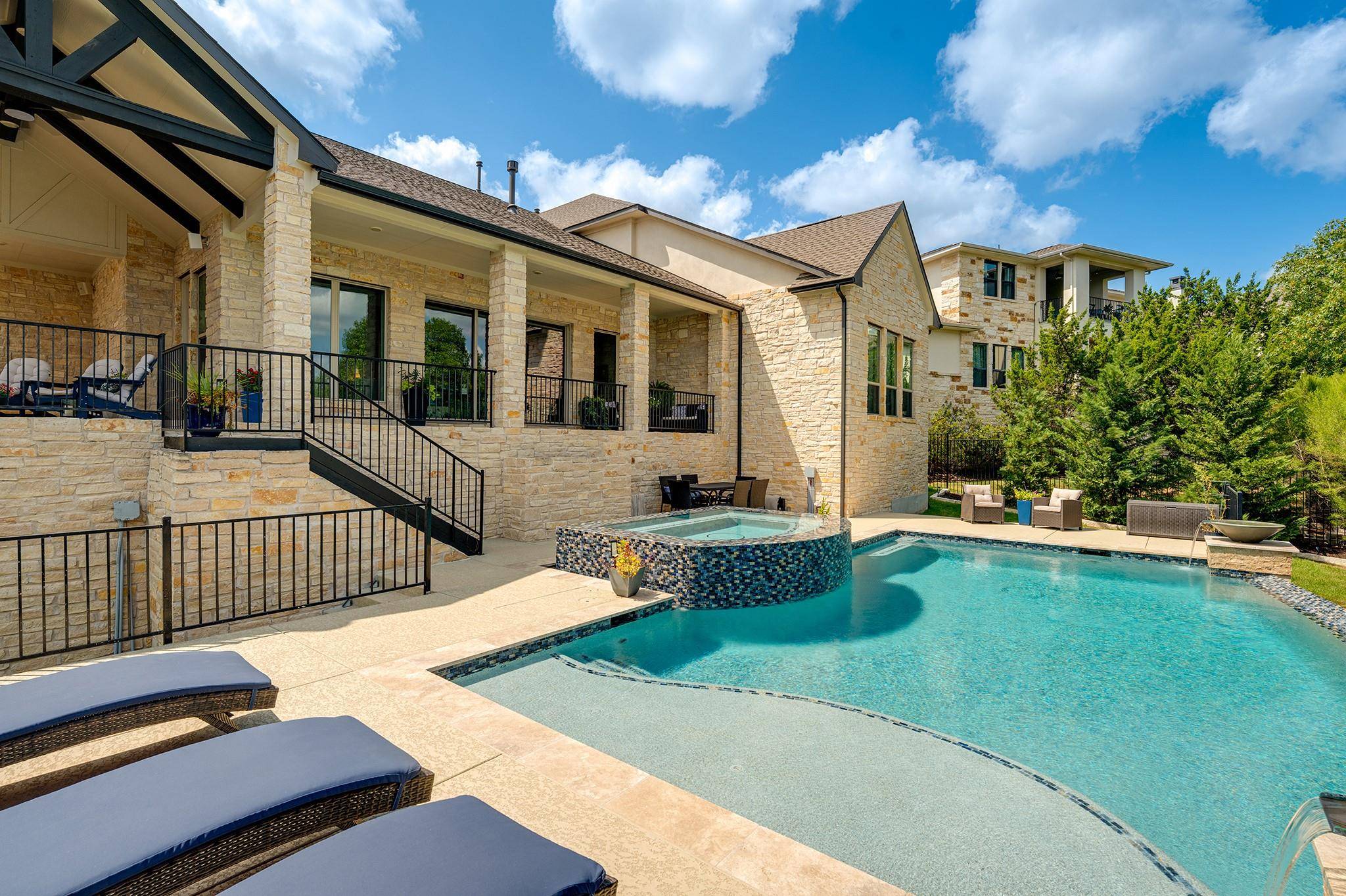 520 Woodside TER, Austin, TX 78738