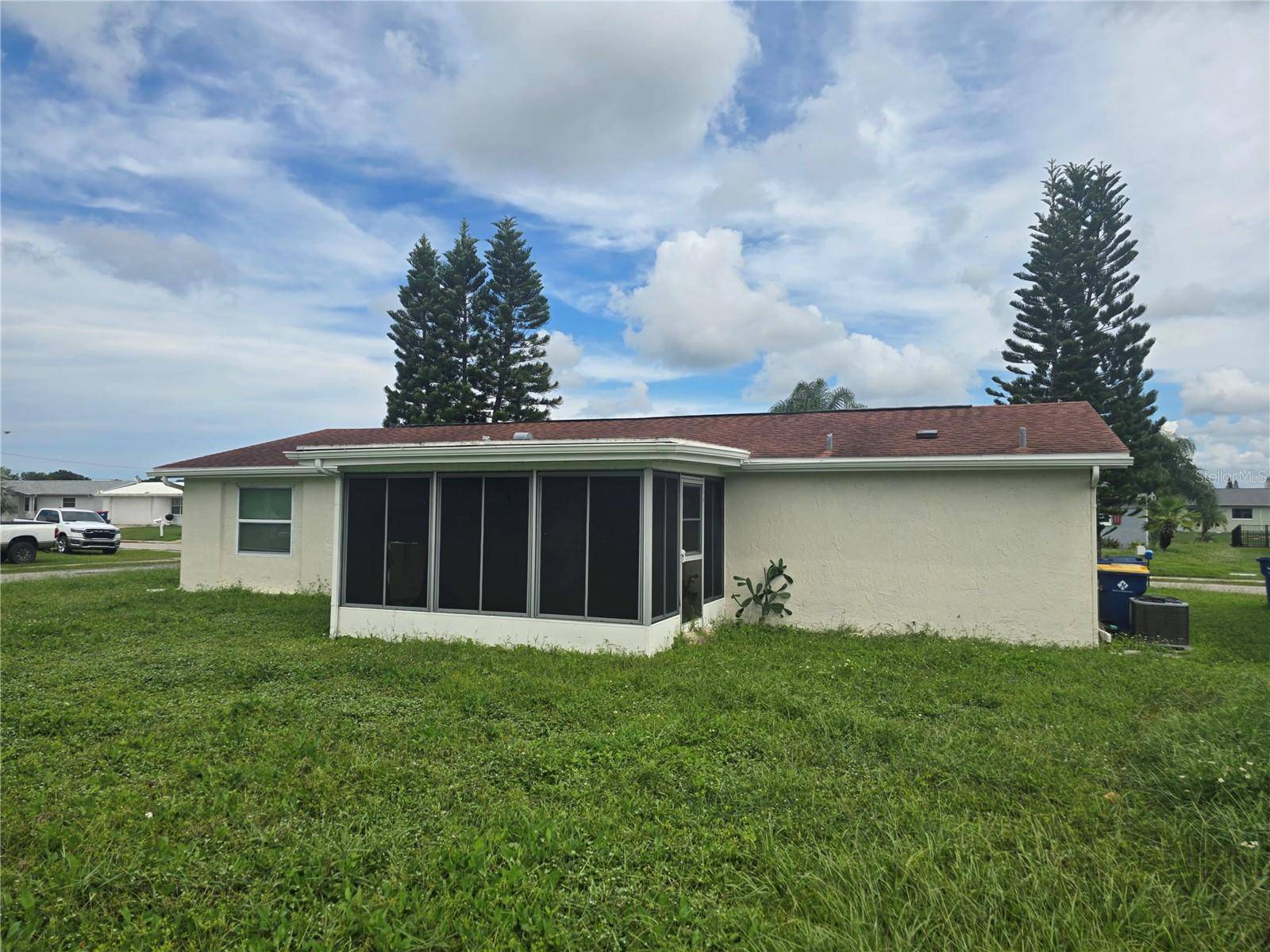 2055 NORFOLK DR, Holiday, FL 34691