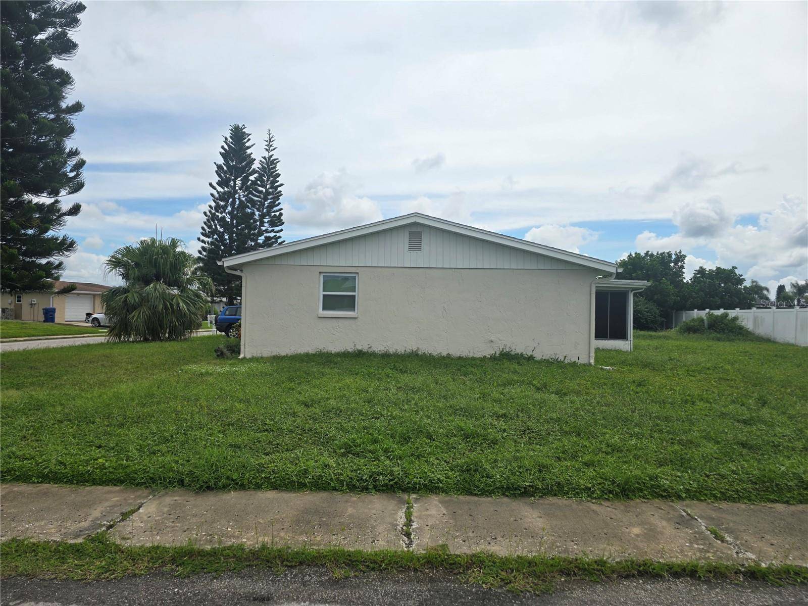 2055 NORFOLK DR, Holiday, FL 34691
