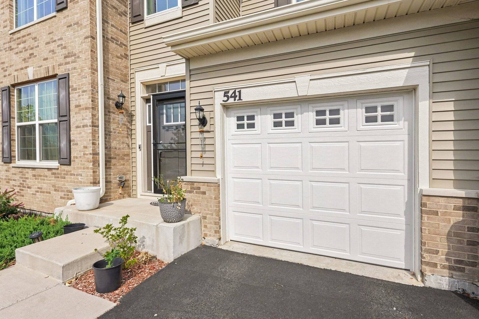 541 Ashworth LN, Yorkville, IL 60560