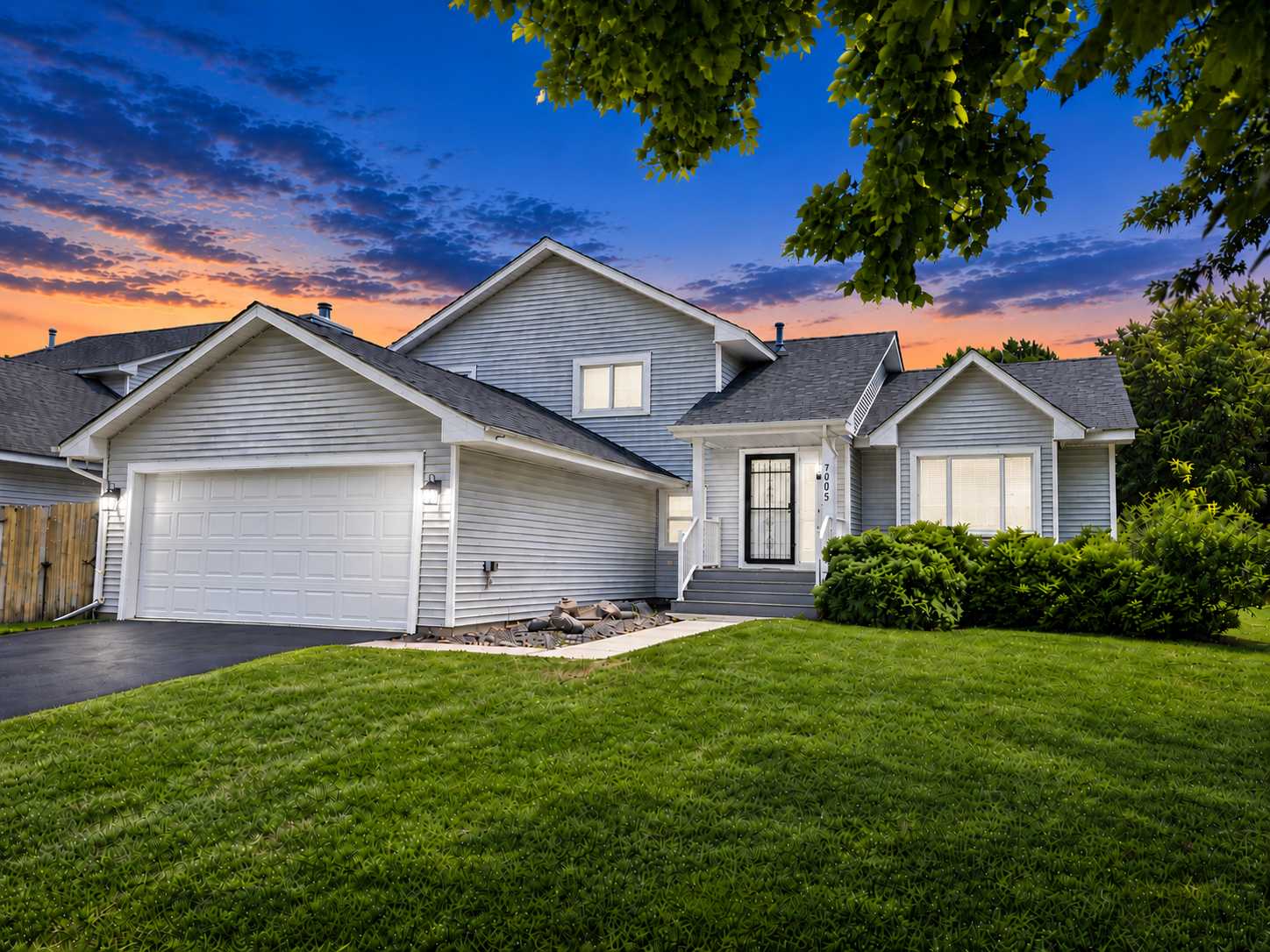 7005 Jocelyn AVE S, Cottage Grove, MN 55016