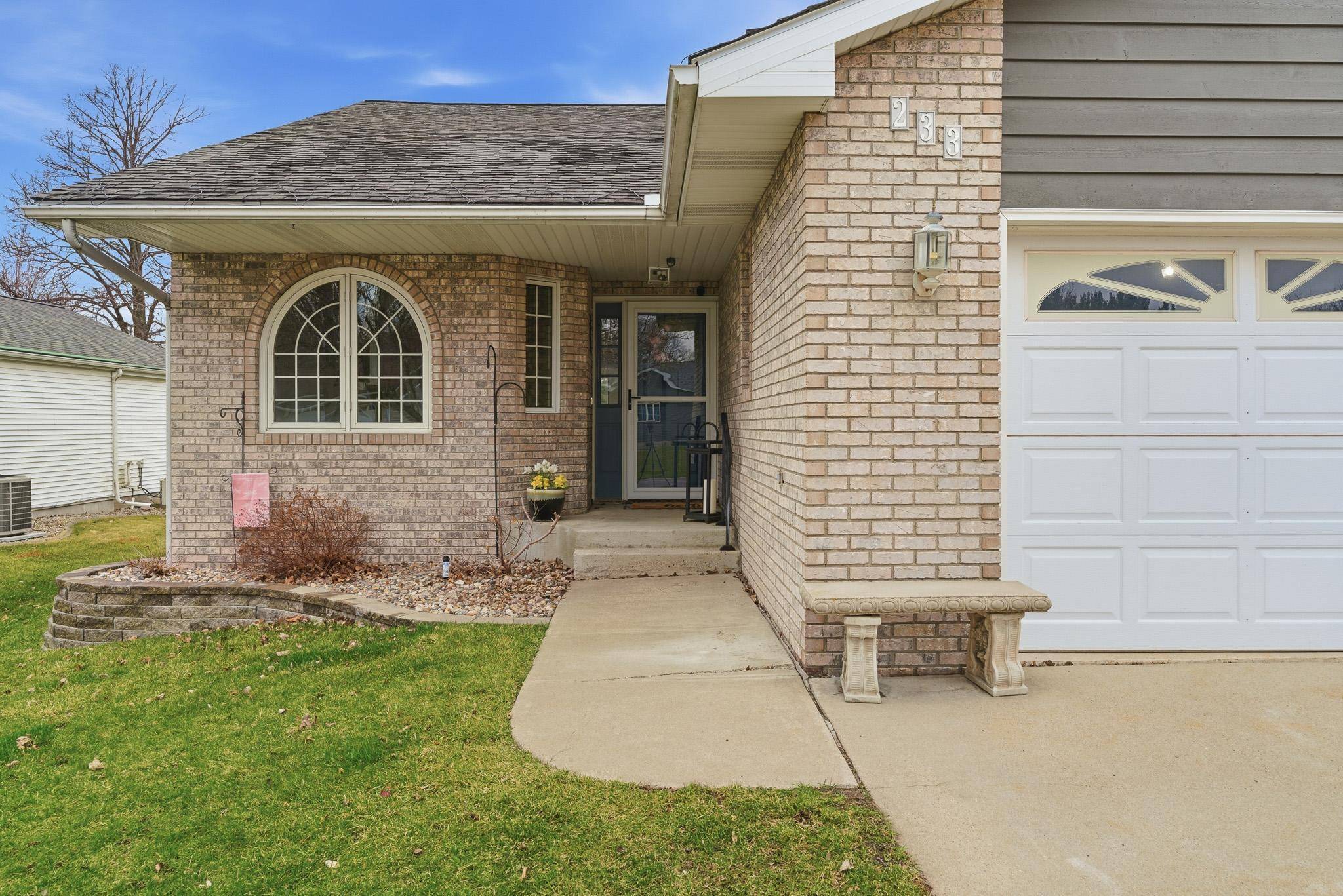 233 Gilbert AVE SW, Madelia, MN 56062