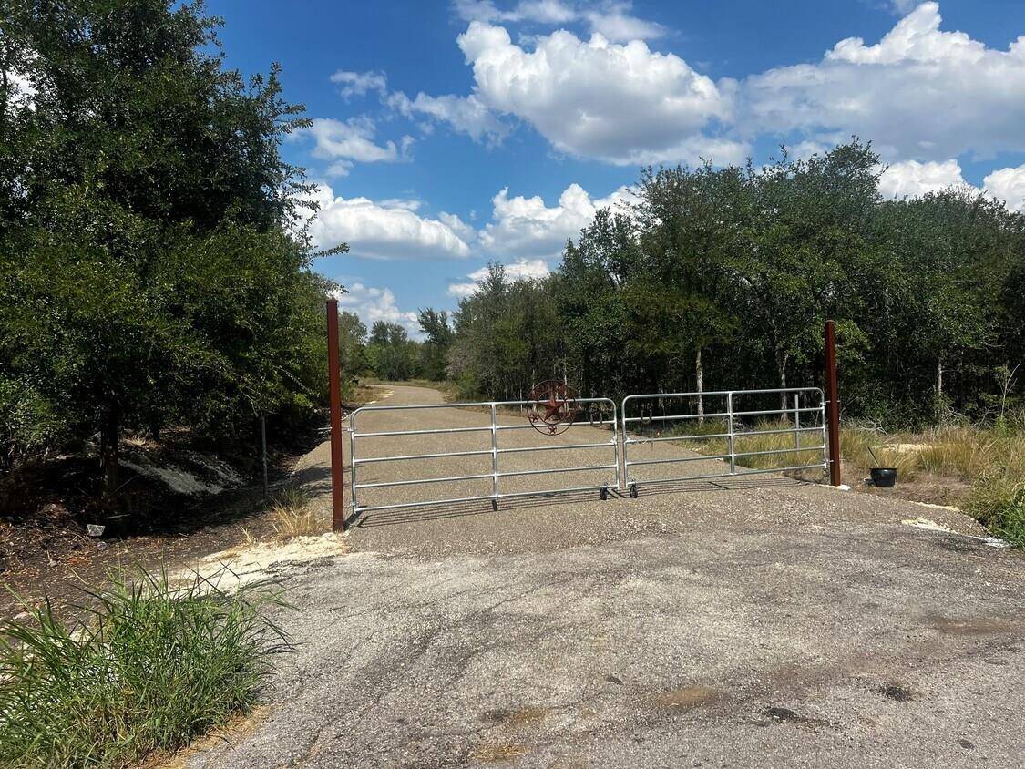 12545 Glass RD, Buda, TX 78610