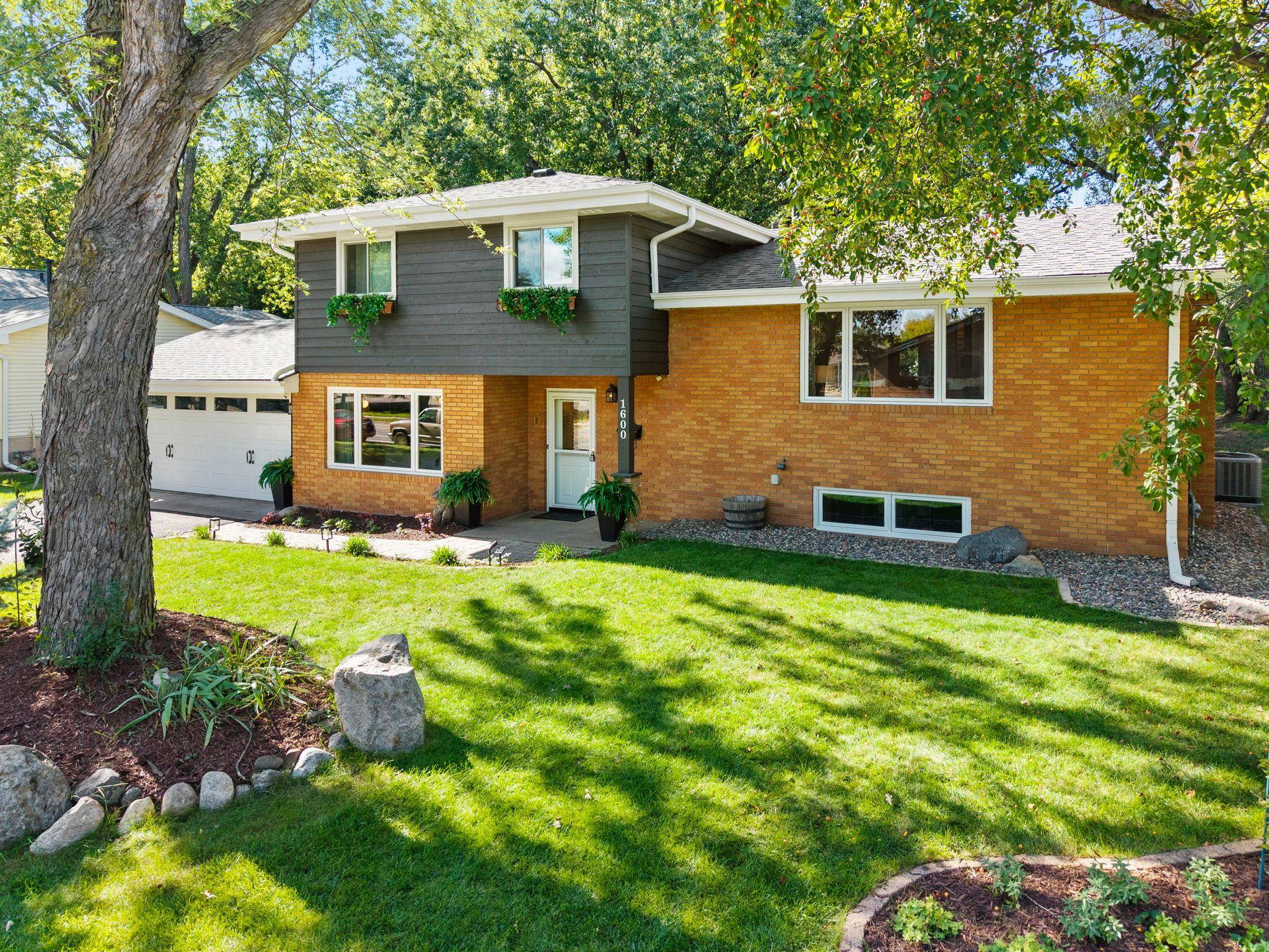 1600 Texas AVE S, Saint Louis Park, MN 55426