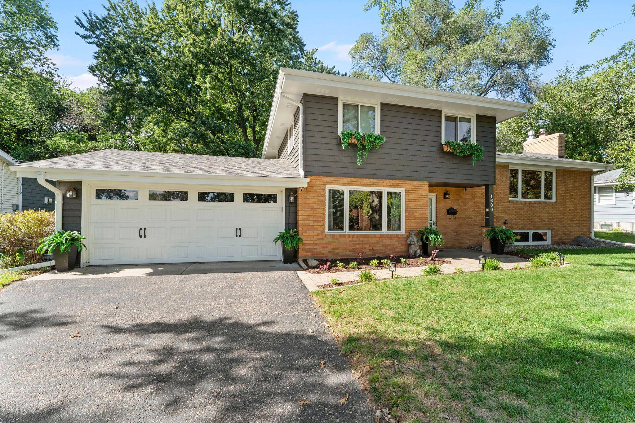 1600 Texas AVE S, Saint Louis Park, MN 55426