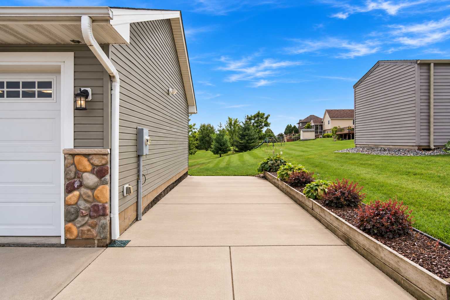 822 Deer PATH, Montgomery, MN 56069