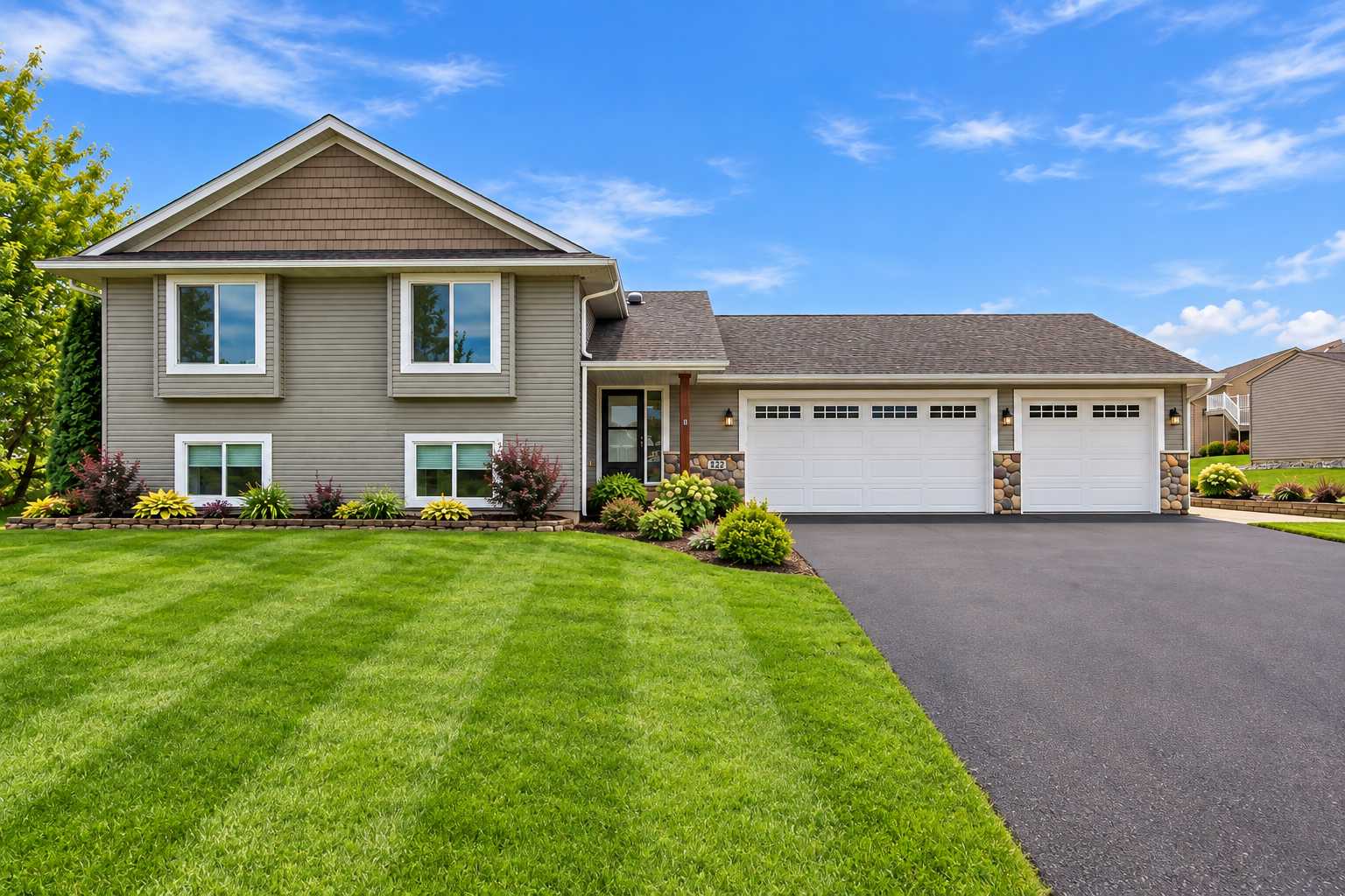 822 Deer PATH, Montgomery, MN 56069