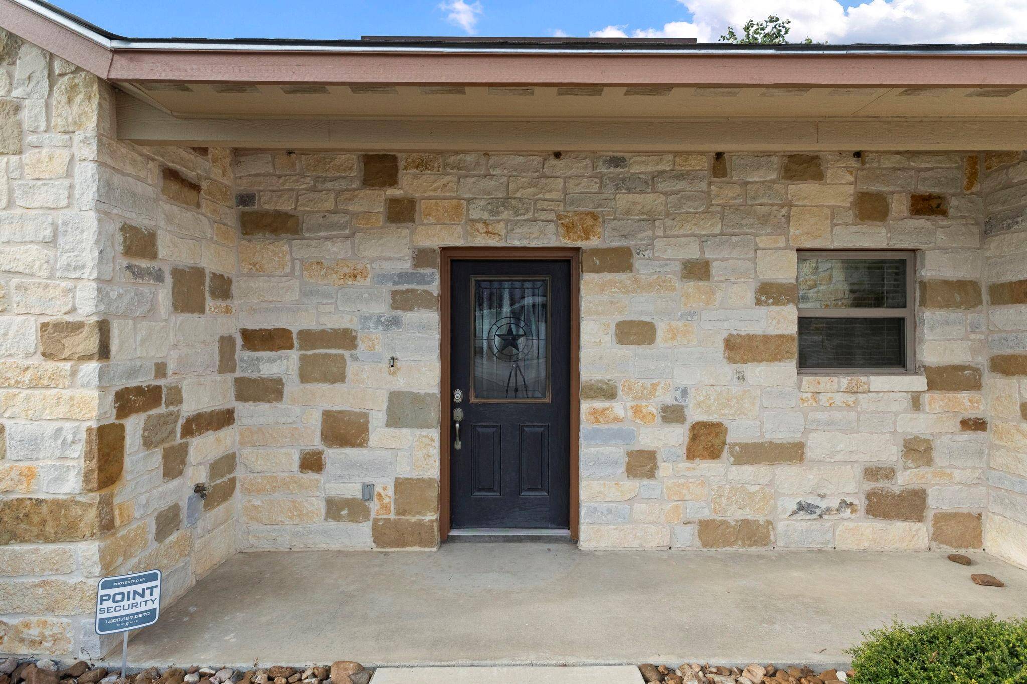 120 Navarro XING, Seguin, TX 78155