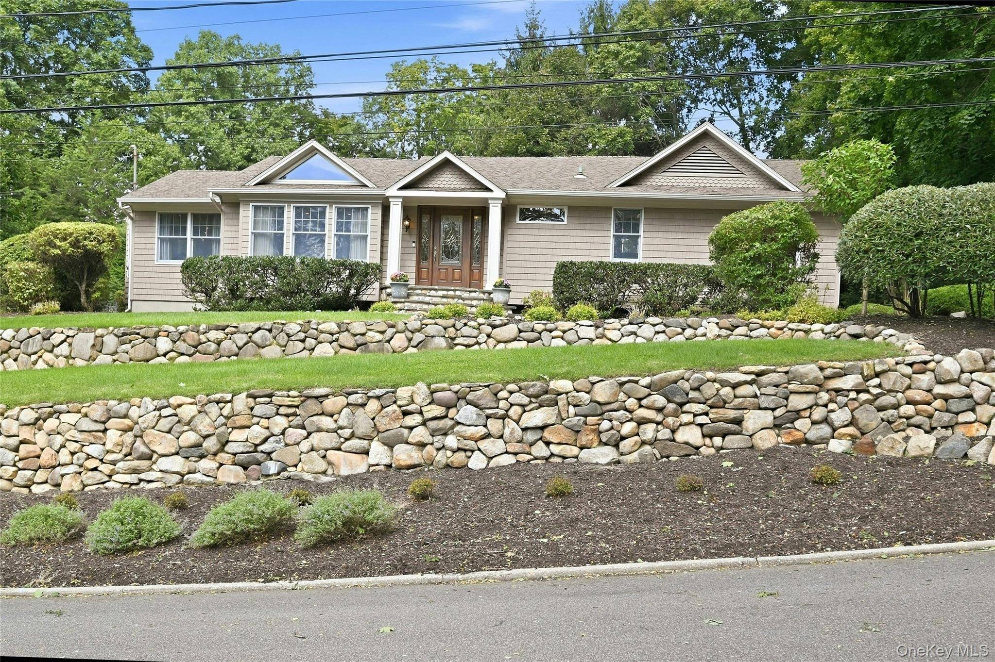 5 Hillsview RD, Stony Brook, NY 11790