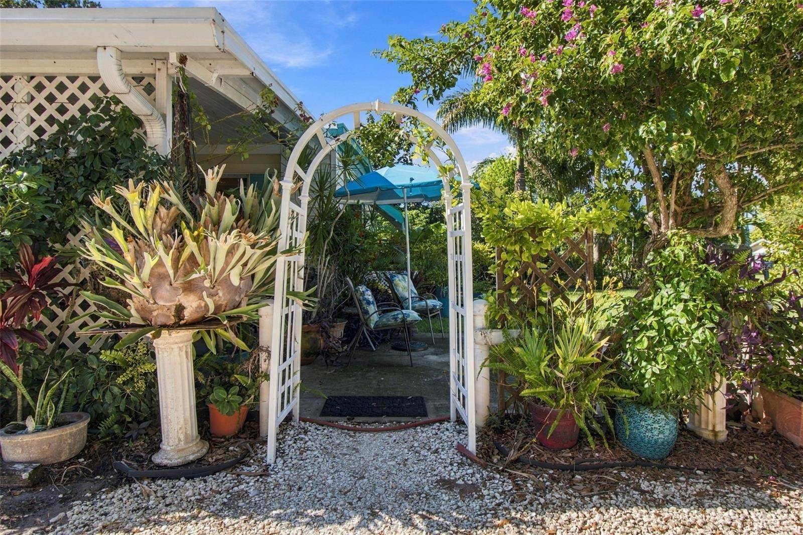 980 7TH ST NW #1A, Largo, FL 33770