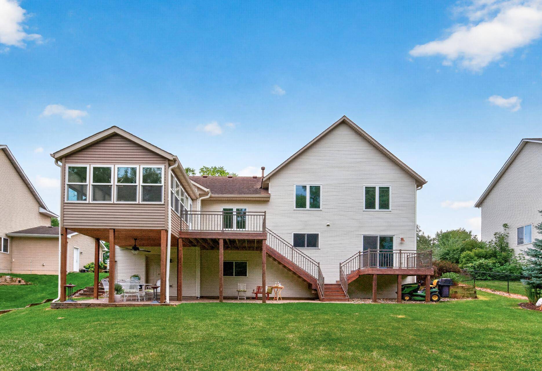 16959 Hubbard TRL, Lakeville, MN 55044