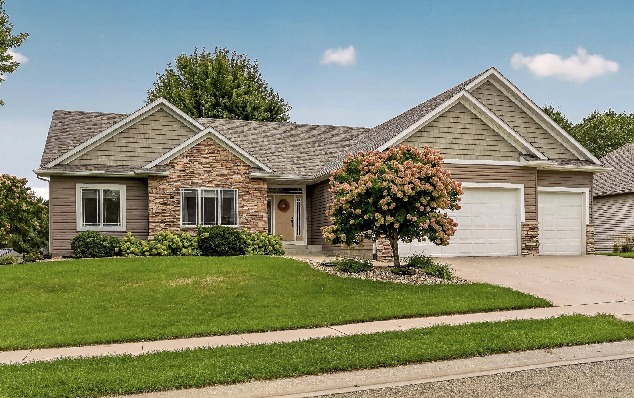 5048 Scenic View DR SW, Rochester, MN 55902