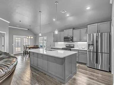 8913 Stacy Lynn LN, Yukon, OK 73099