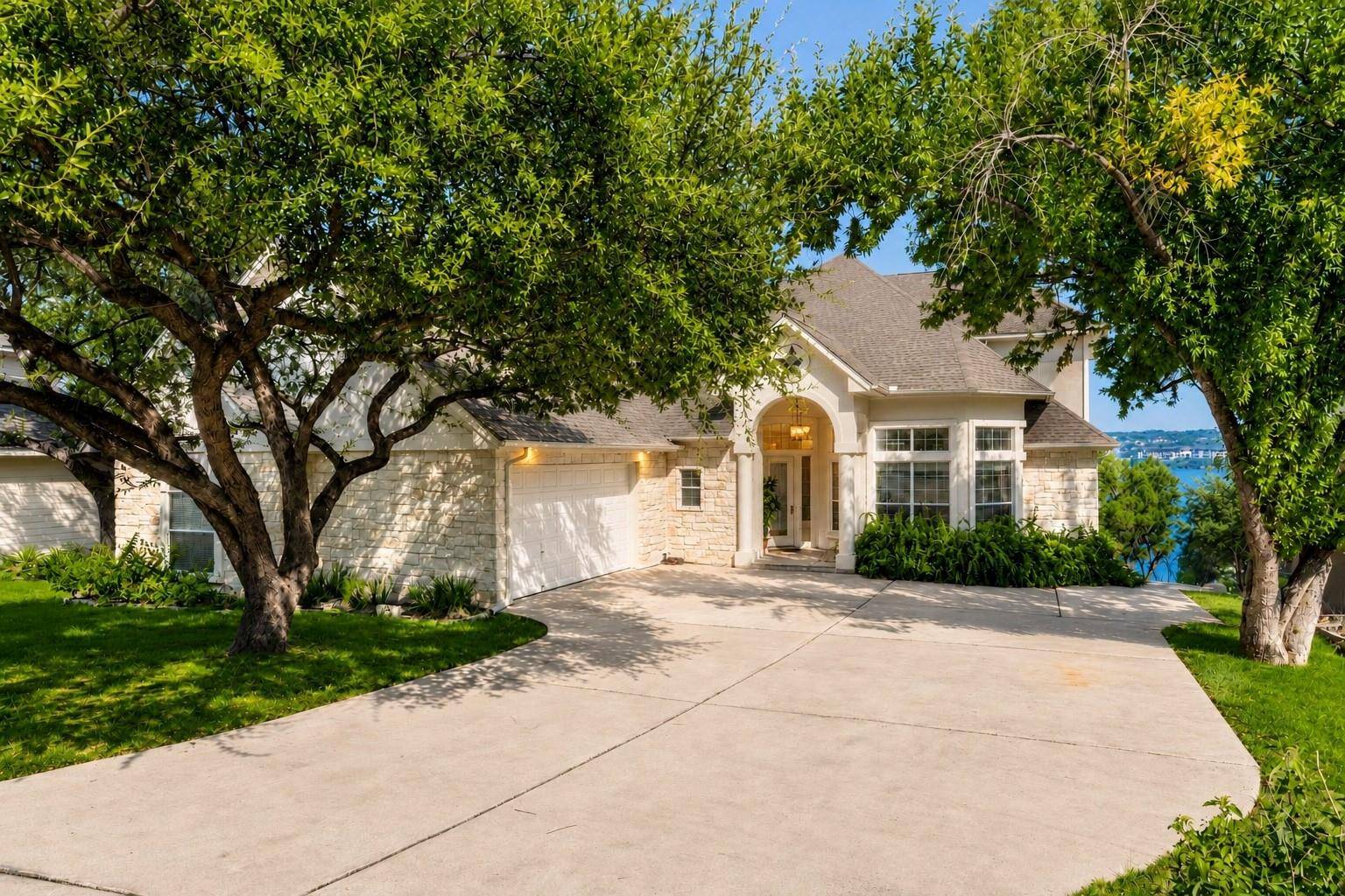 343 Venture BLVD S, Point Venture, TX 78645