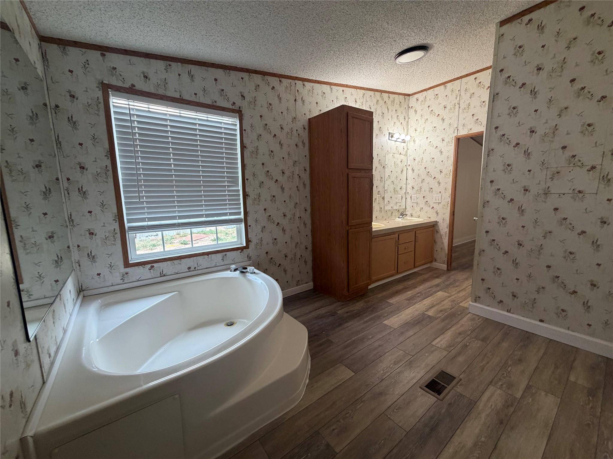 138 Maegan LN, Cedar Creek, TX 78612